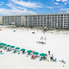 Gulf Dunes 106👙Gulf Front🌊Free Beach Setup