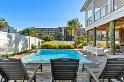 Red Fish Blue Fish🐟Private Pool Home👙Dogs OK🐶 - Image 4
