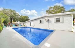 Cedar Family Retreat👙Private pool🐶Pet Friendly - Image 2