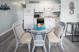Sandy Pointe 205👙Close to Beach🐶Pet Friendly - Image 4
