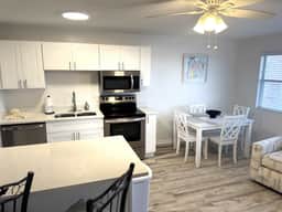 Tropical Isle 209🌴Beach Access👙 - Image 5