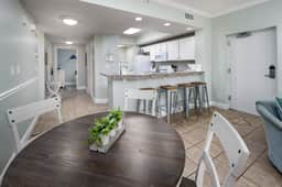 Waters Edge 102🌊1st Floor Condo🏖️Free Beach Setup - Image 5