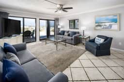 Surf Dweller 112🌊Gulf Front🏖️Free Beach Setup - Image 3