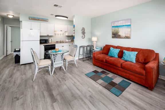 Sandy Pointe 205👙Close to Beach🐶Pet Friendly - Image 1