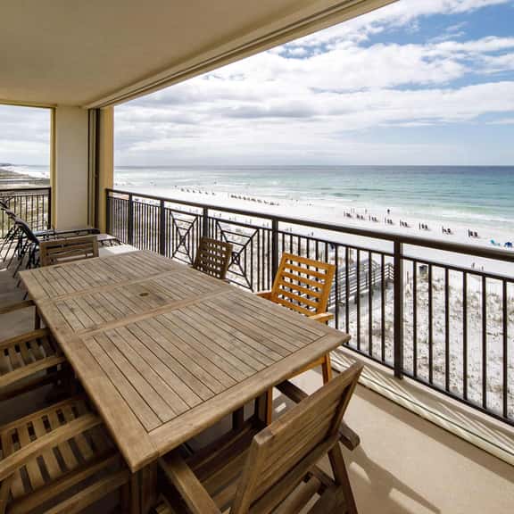 Bella Riva 301🌊Gulf Front🏖️Free Beach Setup - Image 1
