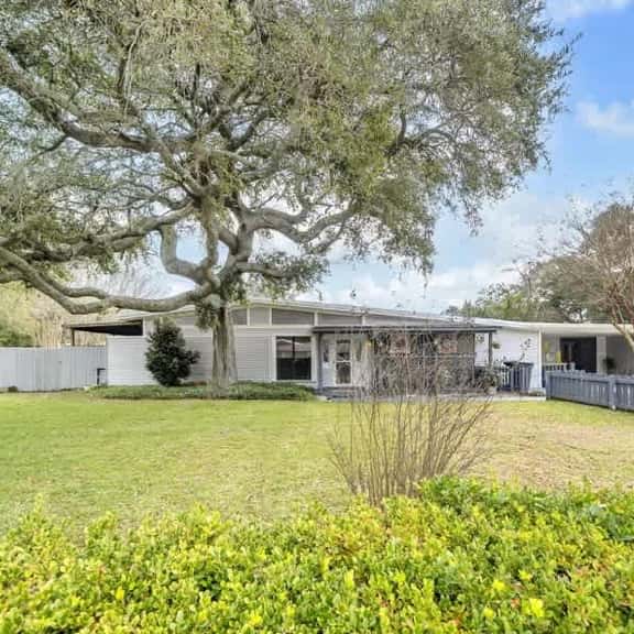 Cedar Family Retreat Private pool Pet Friendly - Image 1