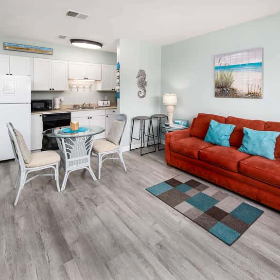 Sandy Pointe 205👙Close to Beach🐶Pet Friendly - Image 1