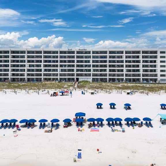 Surf Dweller 112🌊Gulf Front🏖️Free Beach Setup - Image 1