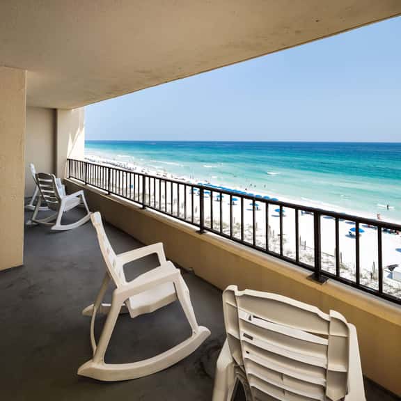 Surf Dweller 606🌊Gulf Front🏖️Free Beach Setup - Image 1
