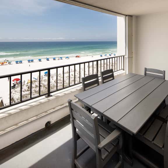 Surf Dweller 506🌊Gulf Front🏖️Free Beach Setup - Image 1