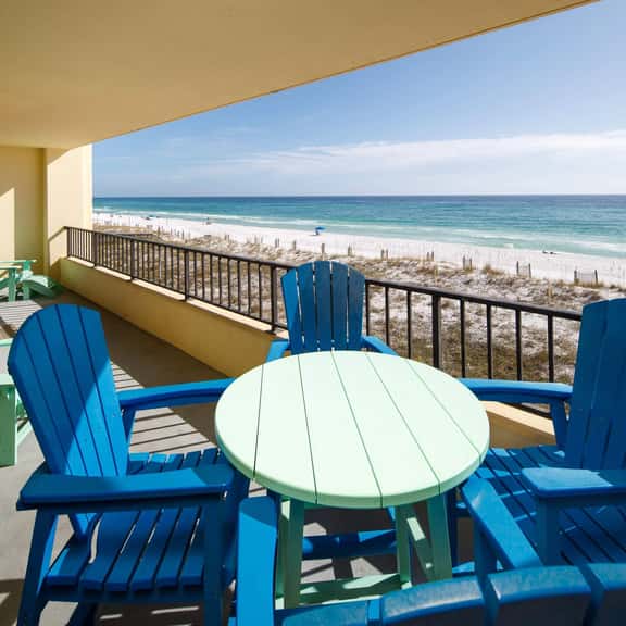 Surf Dweller 312🌊Gulf Front🏖️Free Beach Setup - Image 1