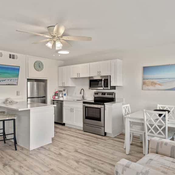 Tropical Isle 209🌴Beach Access👙 - Image 1