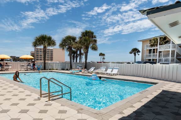 Island Sands 103🌊Gulf Front🏖️Free Beach Setup - Image 2