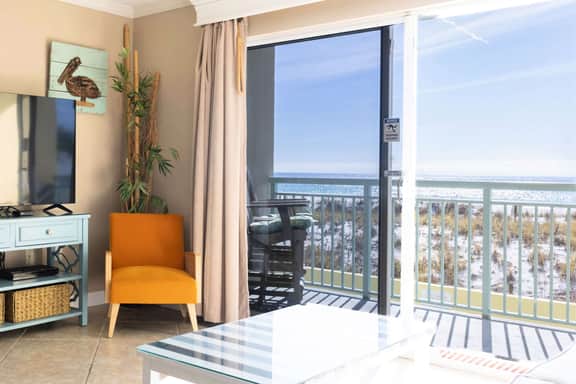 Pelican Isle 116🌊Gulf Front🏖️Free Beach Setup - Image 3