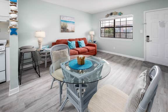 Sandy Pointe 205👙Close to Beach🐶Pet Friendly - Image 3