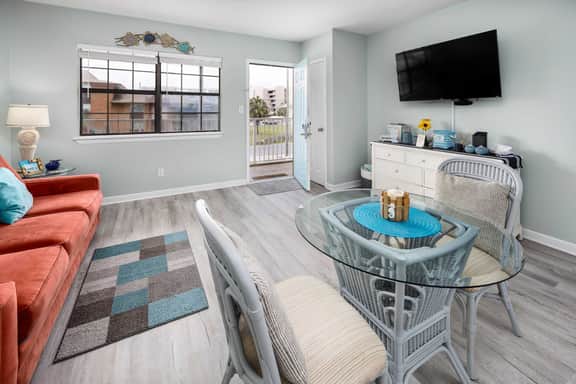 Sandy Pointe 205👙Close to Beach🐶Pet Friendly - Image 2