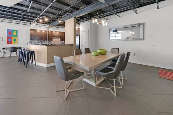 Loft 202🏢Downtown Loft👙Beach Area🐶Pet Friendly - Image 3