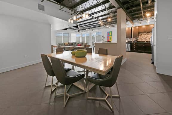 Loft 202🏢Downtown Loft👙Beach Area🐶Pet Friendly - Image 2
