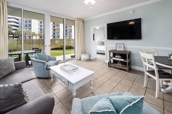 Waters Edge 102🌊1st Floor Condo🏖️Free Beach Setup - Image 4