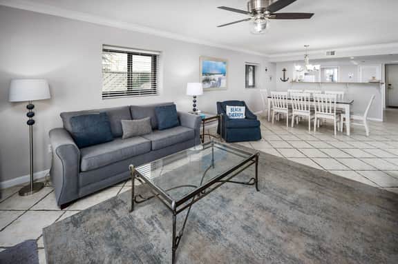 Surf Dweller 112🌊Gulf Front🏖️Free Beach Setup - Image 4