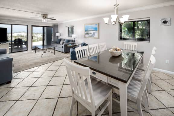 Surf Dweller 112🌊Gulf Front🏖️Free Beach Setup - Image 5