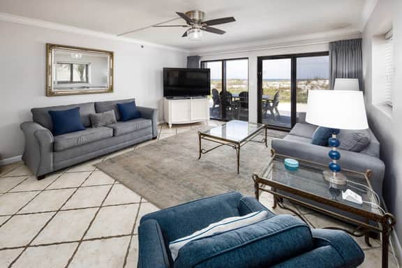 Surf Dweller 112🌊Gulf Front🏖️Free Beach Setup - Image 2