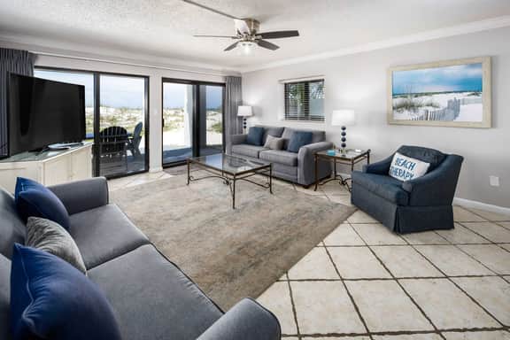 Surf Dweller 112🌊Gulf Front🏖️Free Beach Setup - Image 3