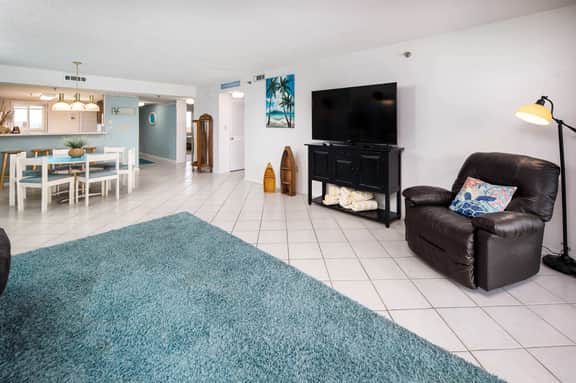 Surf Dweller 606🌊Gulf Front🏖️Free Beach Setup - Image 5