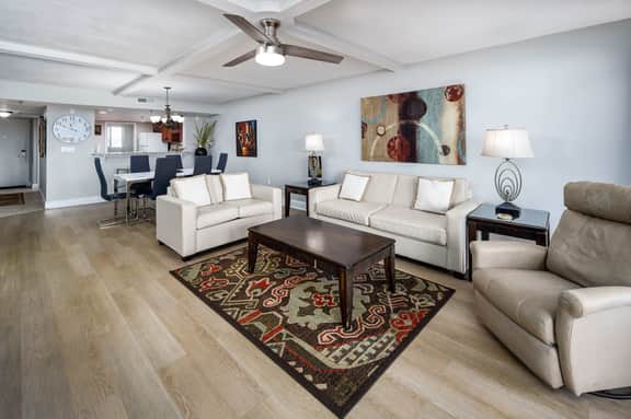 Surf Dweller 309🌊Gulf Front🏖️Free Beach Setup - Image 4