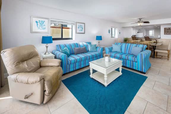 Surf Dweller 312🌊Gulf Front🏖️Free Beach Setup - Image 4