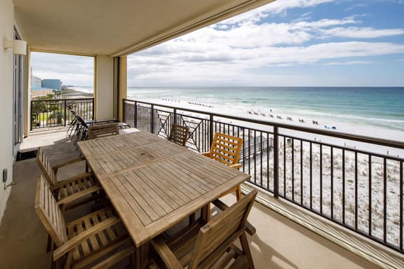 Bella Riva 301🌊Gulf Front🏖️Free Beach Setup - Image 1