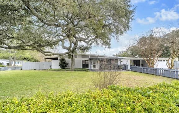 Cedar Family Retreat👙Private pool🐶Pet Friendly - Image 1