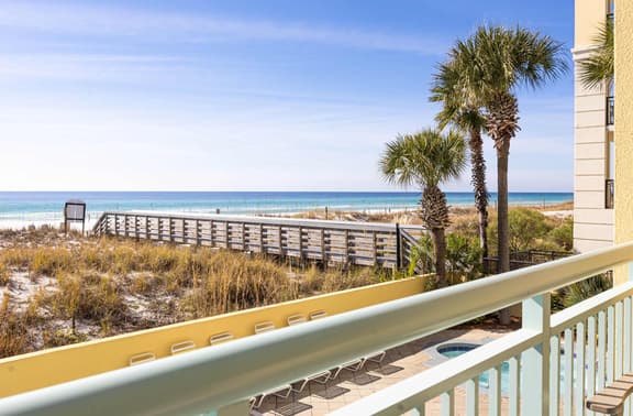 Pelican Isle 116🌊Gulf Front🏖️Free Beach Setup - Image 1