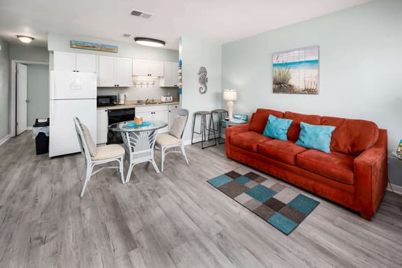 Sandy Pointe 205👙Close to Beach🐶Pet Friendly - Image 1