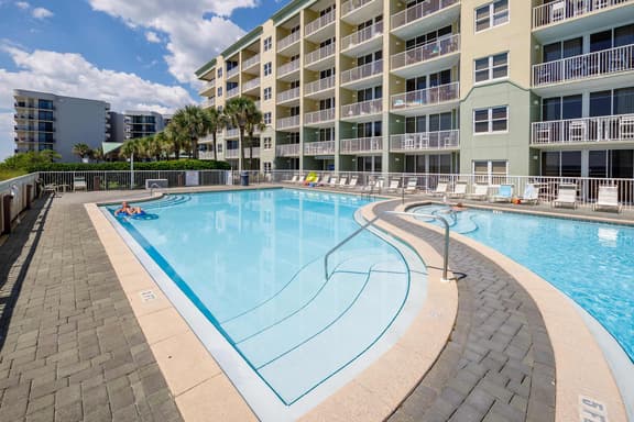 Waters Edge 102🌊1st Floor Condo🏖️Free Beach Setup - Image 1