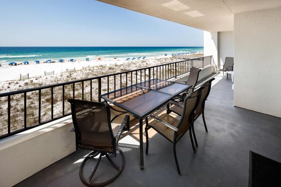 Surf Dweller 309🌊Gulf Front🏖️Free Beach Setup - Image 1