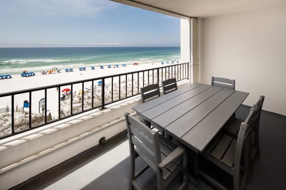 Surf Dweller 506🌊Gulf Front🏖️Free Beach Setup - Image 1